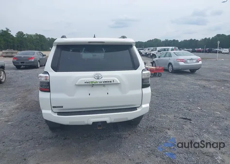 2021 Toyota 4Runner Sr5 z USA, uszkodzony, nr VIN JTEMU5JR0M5942926